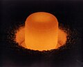 Plutonium 238Pu glüht durch seinen eigenen Zerfall (→ zum Artikel)