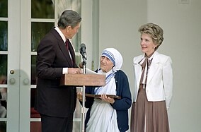 President Ronald Reagan presenting Mother Teresa with the award, 1985