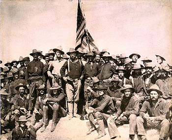 Theodore Roosevelt und seine Rough Riders auf der Spitze von San Juan Hill