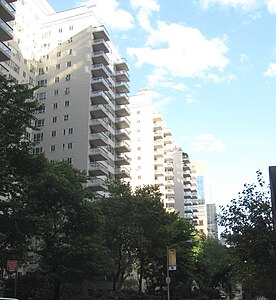 曼哈頓之家（英语：Manhattan_House）(1950-51年)