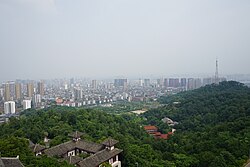 西山武昌楼顶层眺望鄂州城区