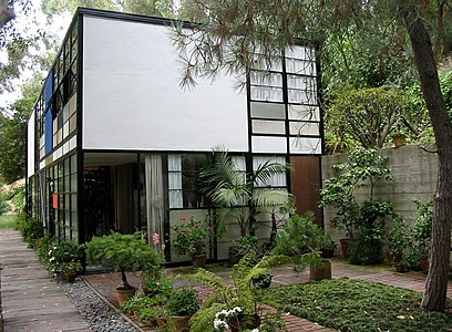 伊姆斯之家（英语：Eames House）、查爾斯·伊姆斯和雷·伊姆斯（英语：Charles_and_Ray_Eames） (1949年)