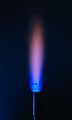 利用鈷藍玻璃觀察碳酸鈉的焰色反應