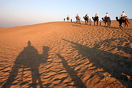 Le désert du Thar occupe plus de 70 % de l'État. C'est également le seul désert chaud d'Inde.