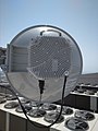 安装在阿联酋的 CableFree FOR3 微波链路，通过PoE高性能供电的全户外无线电天线。