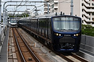 相鉄本線を走行する特急列車 （2019年4月29日 星川駅 - 天王町駅間）