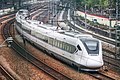 为广深动车组列车定制的CRH6A列车运行在广州市区