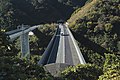 新清水JCT - 新静岡IC間。山間部通過のためトンネルが連続する（伊佐布トンネル付近）。