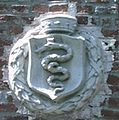 維斯孔蒂家族徽章出現於帕拉比亞戈的馬吉-科爾維尼別墅（義大利語：Villa Maggi-Corvini）