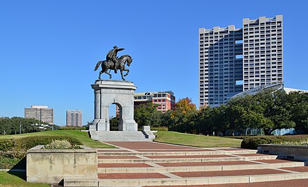 赫爾曼公園與山姆·休斯頓紀念碑。