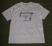 一件印有抵制爱思唯尔图案的T恤