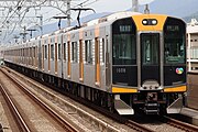 阪神車両によって運行される快速急行（香櫨園駅）
