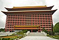 圓山飯店的設計係宮殿建築結構的延伸（1973年，楊卓成設計）