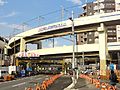 京急蒲田駅付近の第一京浜の踏切と、工事中の立体交差（2012年10月）