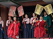 朝鲜國王赤袍、王妃赤翟衣與內人、宦官的服飾