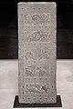 Brique de chambre funéraire à motif cosmologique : emblèmes des quatre directions (N-S-E-O) et deux danseurs. Fin de la période des Han antérieurs, musée Cernuschi.