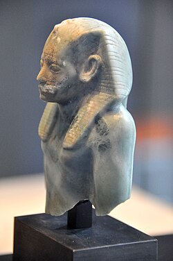 阿蒙涅姆赫特三世的雕像碎 第十二王朝 c. 1800 BC 国家埃及艺术博物馆，慕尼黑