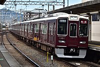 1300系による大阪梅田行き特急（2022年9月29日）