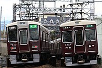 7300系による大阪梅田行き準急と京都河原町行き準急（2021年2月26日）