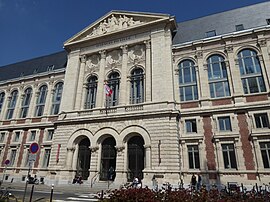 Bâtiment principal de Sciences Po Lille.