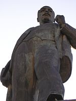 バクーのナリマン・ナリマノフ像（ロシア語版）