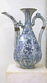 Aiguière. Chine du Sud, Jiangxi, Jingdezhen. Dynastie Yuan, vers 1335. Porcelaine blanche à décor floral en bleu de cobalt sous couverte. Musée Guimet MA5657
