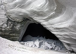 Grotte de Fele, Lelepa.