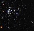 這張疏散星團特朗普特14的影像是使用ESO的非常大望遠鏡裝配上多共軛自適應光學演示（MAD）拍攝的。這個星團，它的年齡只有500,000年之久－在宇宙的历史中只是一眨眼的時間－駐留在船底座星雲的中間，在船底座內距離地球約8,000光年（the Keel）。特朗普特14不僅十分年輕，也是星雲內群星最密集的星團之一。