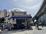 位於新莊的台灣中油容坊五洲站(加盟)，這個加盟店有洗車服務，有簡式便利商店，反應品牌系統朝多角經營方式嘗試