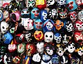 Une sélection de masques de lutte libre.
