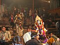 Le festival Sarasvatī, les participants y viennent révérer la Devî de la connaissance, de la musique, des arts, et de la science.
