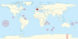 紅色爲法蘭西共和國 各圈爲法國海外部分 右下方爲法國宣稱主權的南極洲領土阿黛利地
