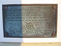 美国革命女儿会于1931年为房子立起牌匾