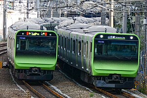 山手線のE235系電車 （恵比寿駅 - 渋谷駅間）