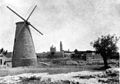 Mishkenot Sha'ananim et le moulin Montefiore, Jérusalem, v. 1930.