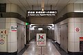 東成田駅方面の地下連絡通路（2010年7月）