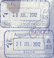 美國護照上的伊瓜蘇港（近巴西邊界）入、出境印章。