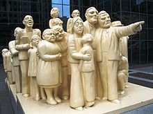 sculpture figurative réalisée en 1985 représentant un groupe semblant interloqué