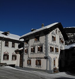 Maison situées dans les Grisons (Suisse), ornée de sgraffites.
