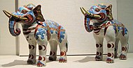 珐琅瓷双象，日本，1600年-1690年（德川时代）。[32]