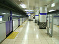 各駅にはホームドアが設置されている（南鳩ヶ谷駅）。