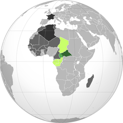 绿色：乌班吉沙里（1916年前） 浅绿色：1916年并入地区 黄绿色:  法屬赤道非洲 灰色：其它法国属地 深灰：法国
