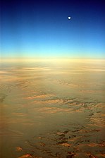 Vue aérienne du désert à 9 000 m d'altitude, janvier 2006.