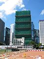 正進行翻新的駐香港部隊大廈（2013年8月）
