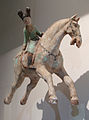 Joueuse de polo Tang, Musée Guimet. Ces statuettes de joueuses de polo sur des « chevaux volants » sont les plus recherchées
