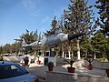 陳列在約旦大學（英语：University of Jordan）校園內的約旦皇家空軍F-104A，該機同時也是穆阿特.卡薩斯貝上尉（英语：Muath al-Kasasbeh）紀念碑。