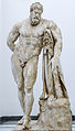 留西波斯《海克力斯像（英语：Farnese Hercules）》，青銅原件創作於公元前4世紀，大理石複製品現藏於拿坡里國立考古博物館