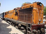 印度鐵路公司的WDM-3A（英语：Indian locomotive class WDM-3A）柴油機車停在印度的桑蒂尼蓋登