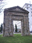 Porte de l'ancien séminaire de Brest (XVIIIe siècle) devenu école des mécaniciens puis caserne Guépin[Note 13].