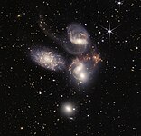 史蒂芬五重星系（NIRCam/MIRI 複合）